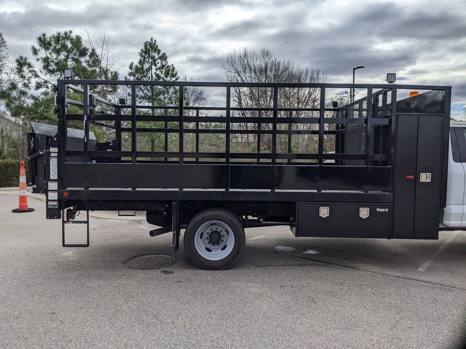 2024 Ford Super Duty F-550 DRW XL