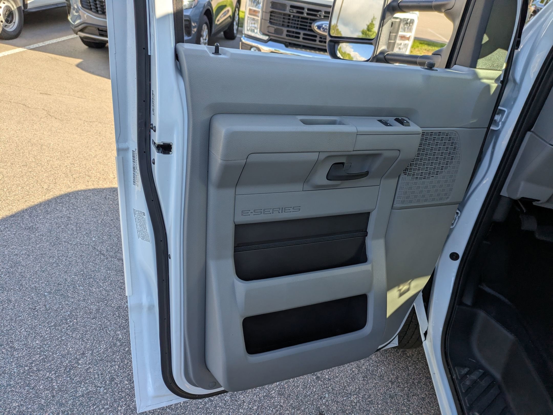 2027 Ford E-Series Cutaway Base