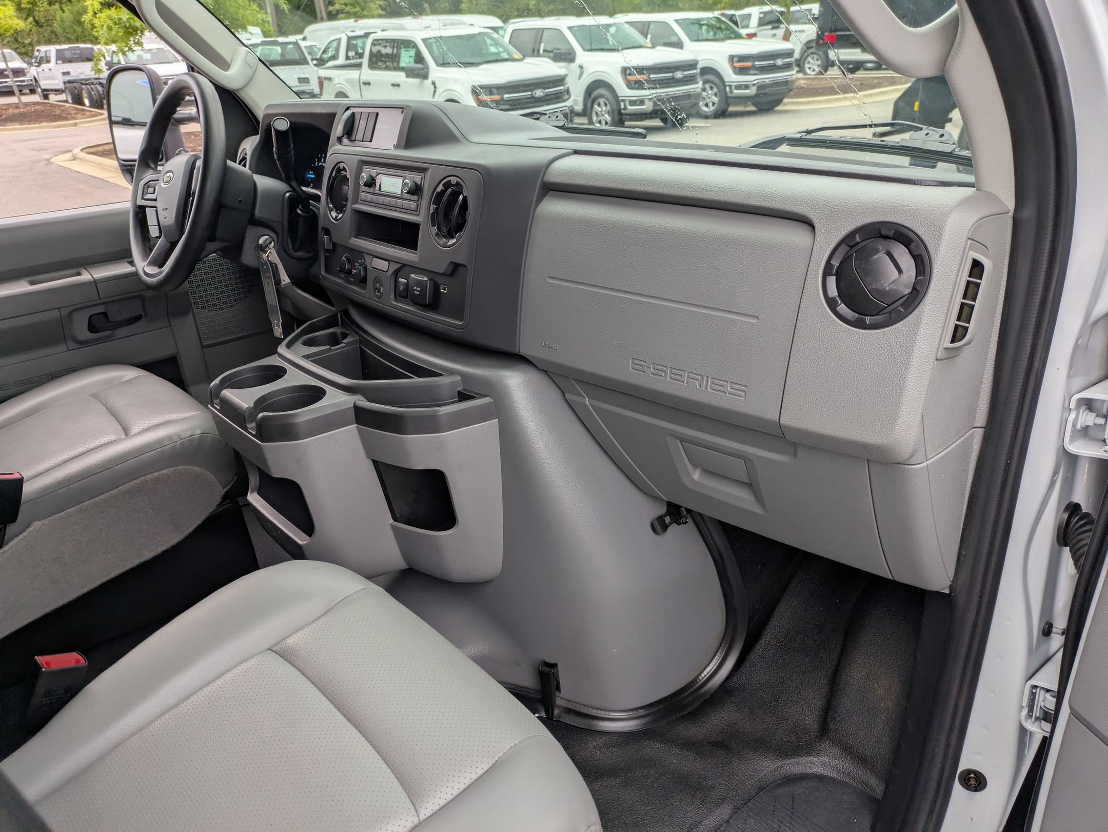2025 Ford E-Series Cutaway Base