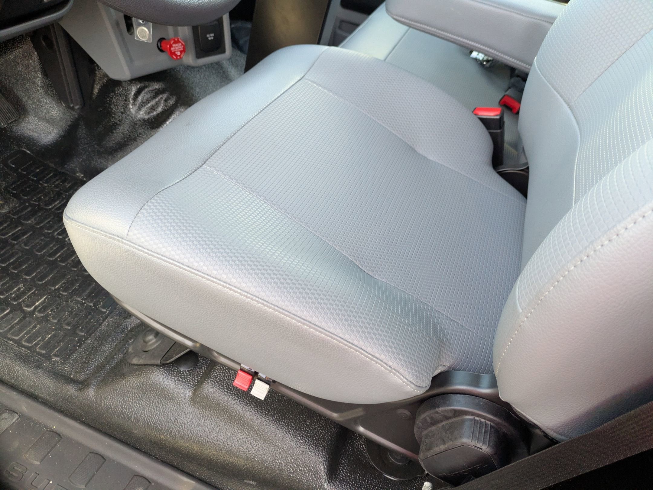 2027 Ford F-750SD Base