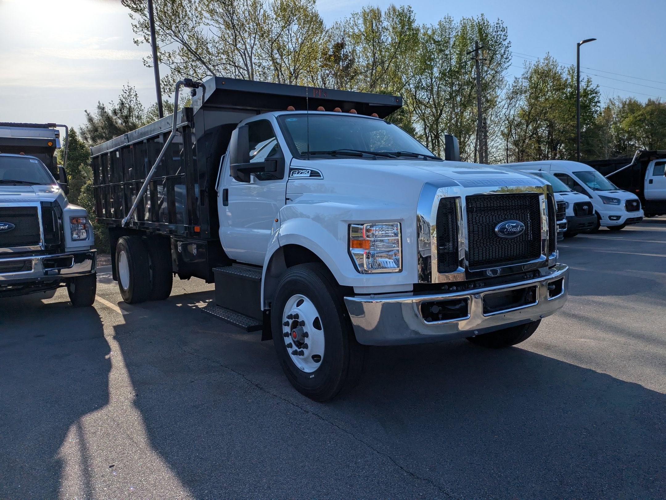 2027 Ford F-750SD Base
