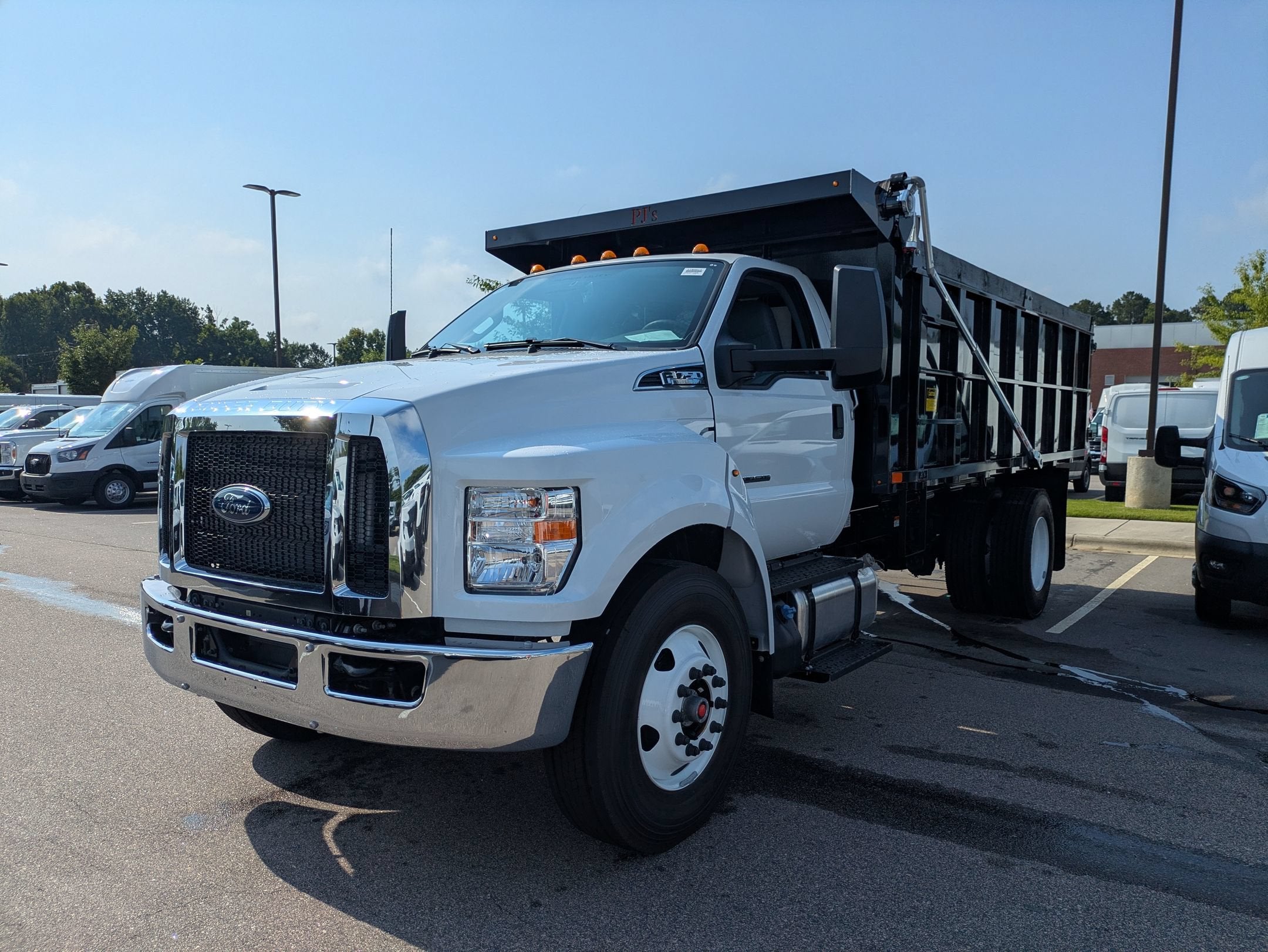 2027 Ford F-750SD Base
