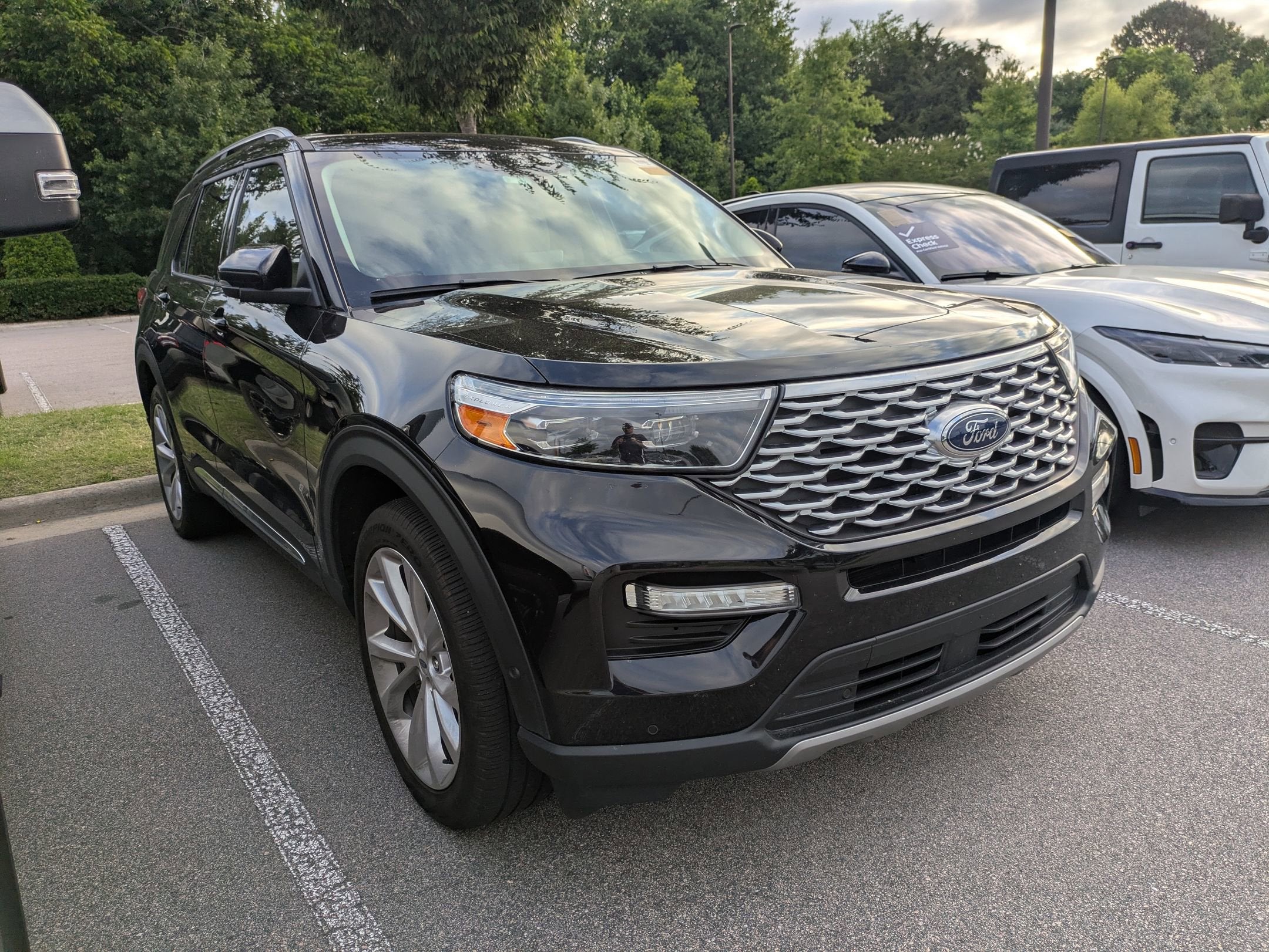 2022 Ford Explorer Platinum 4WD's photo