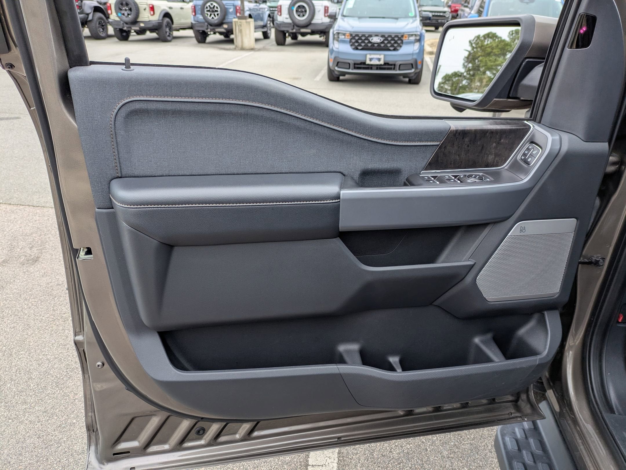 2023 Ford F-150 Lightning LARIAT