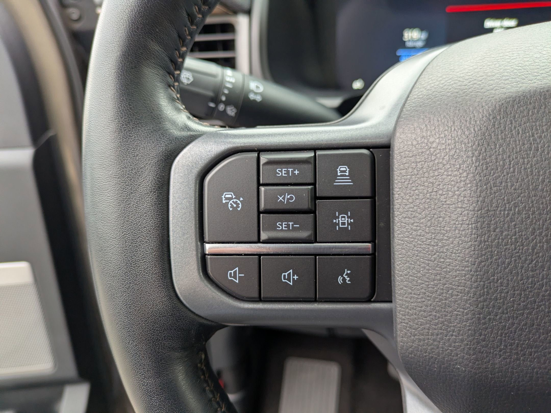 2023 Ford F-150 Lightning LARIAT