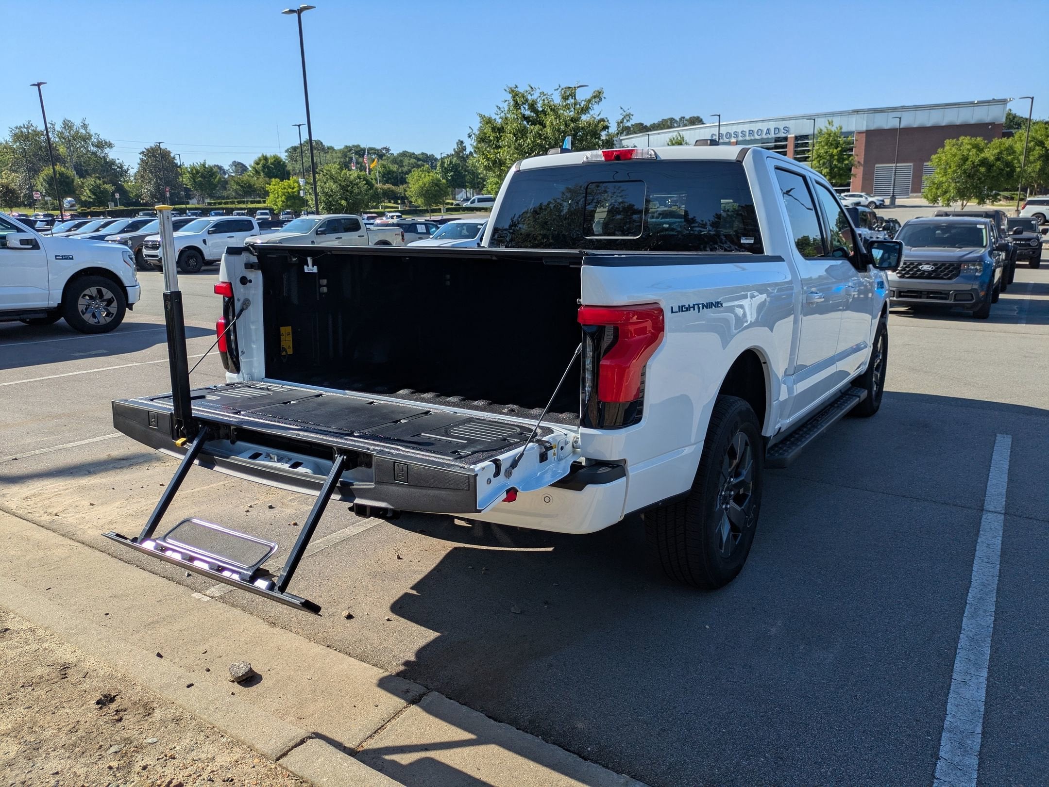 2025 Ford F-150 Lightning LARIAT