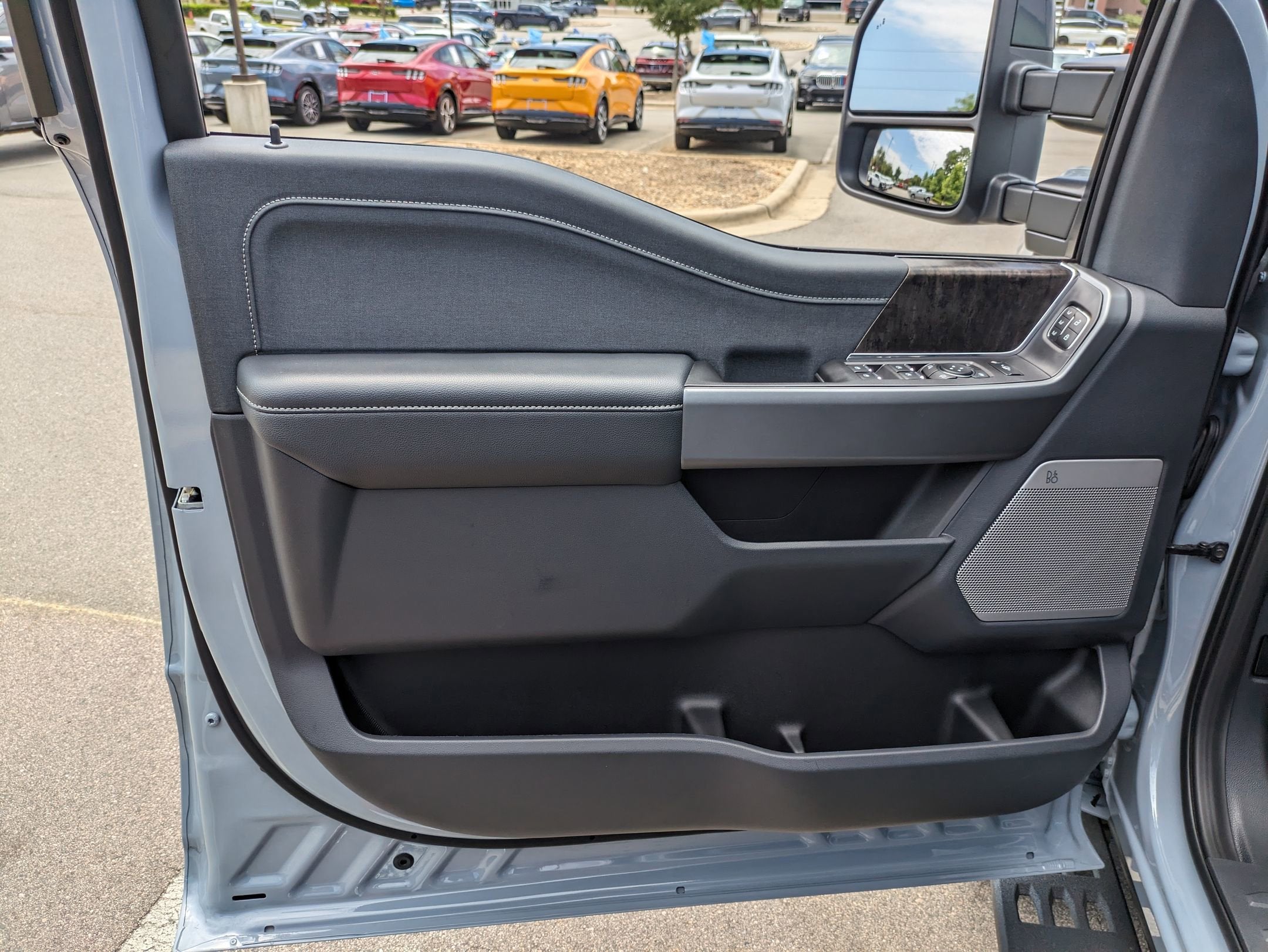 2025 Ford Super Duty F-350 SRW LARIAT