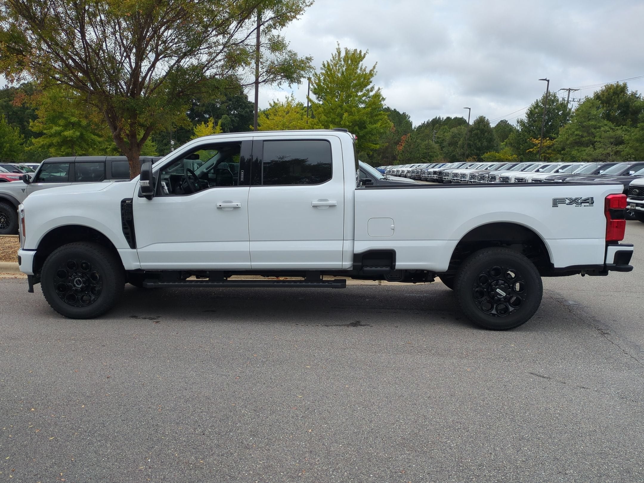 2027 Ford Super Duty F-350 SRW XLT