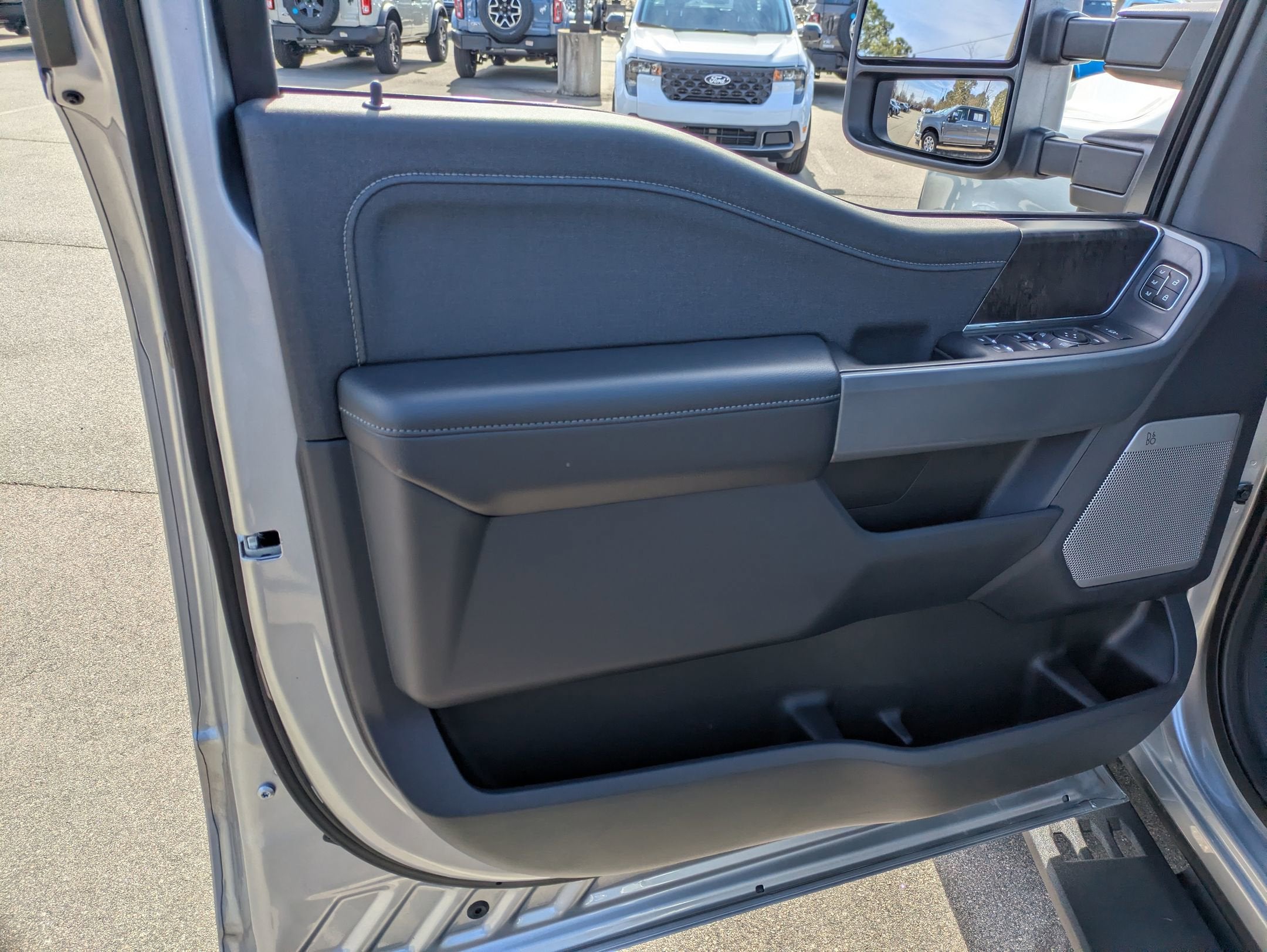 2024 Ford Super Duty F-350 SRW LARIAT