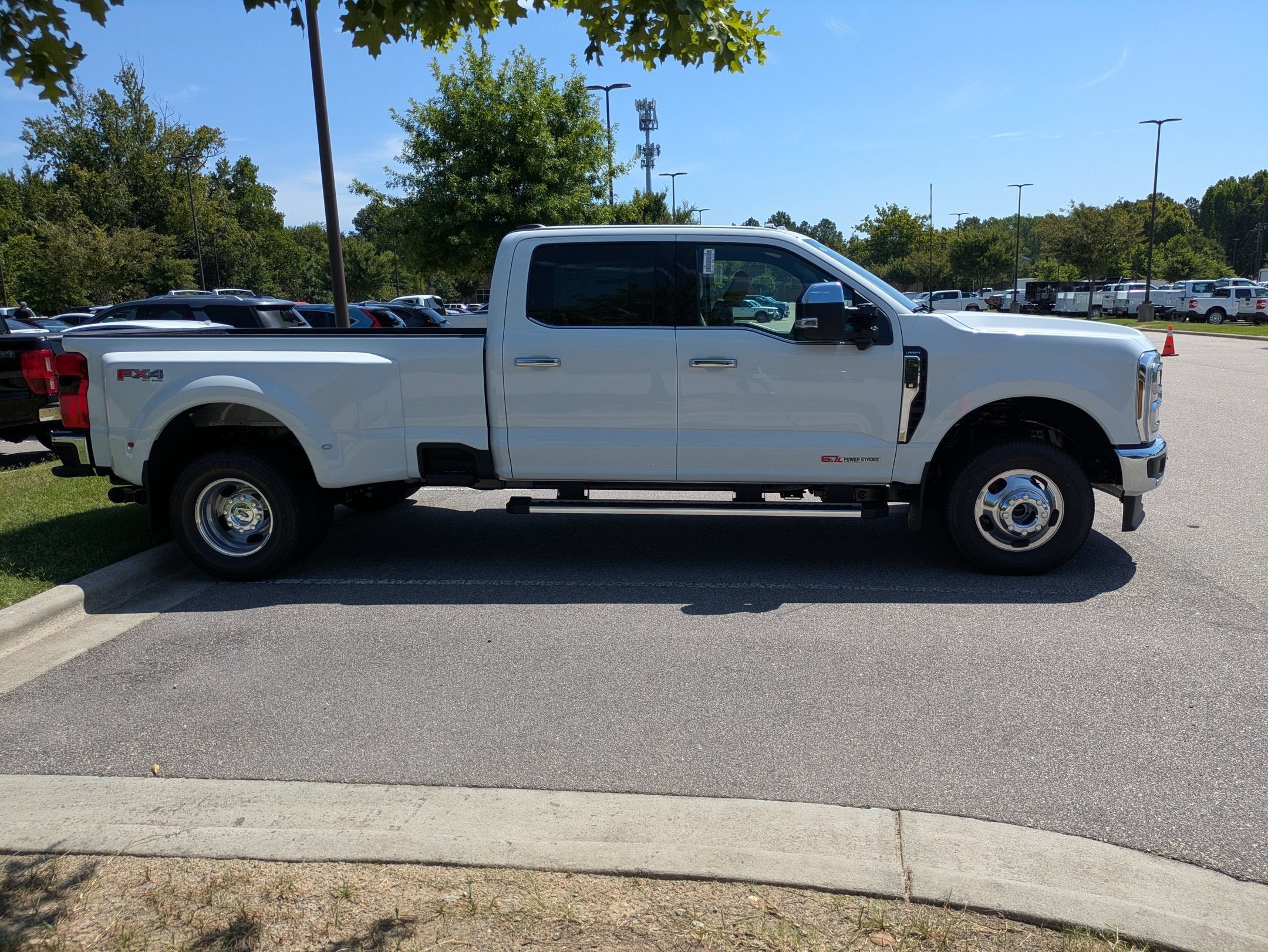 2026 Ford Super Duty F-350 DRW LARIAT
