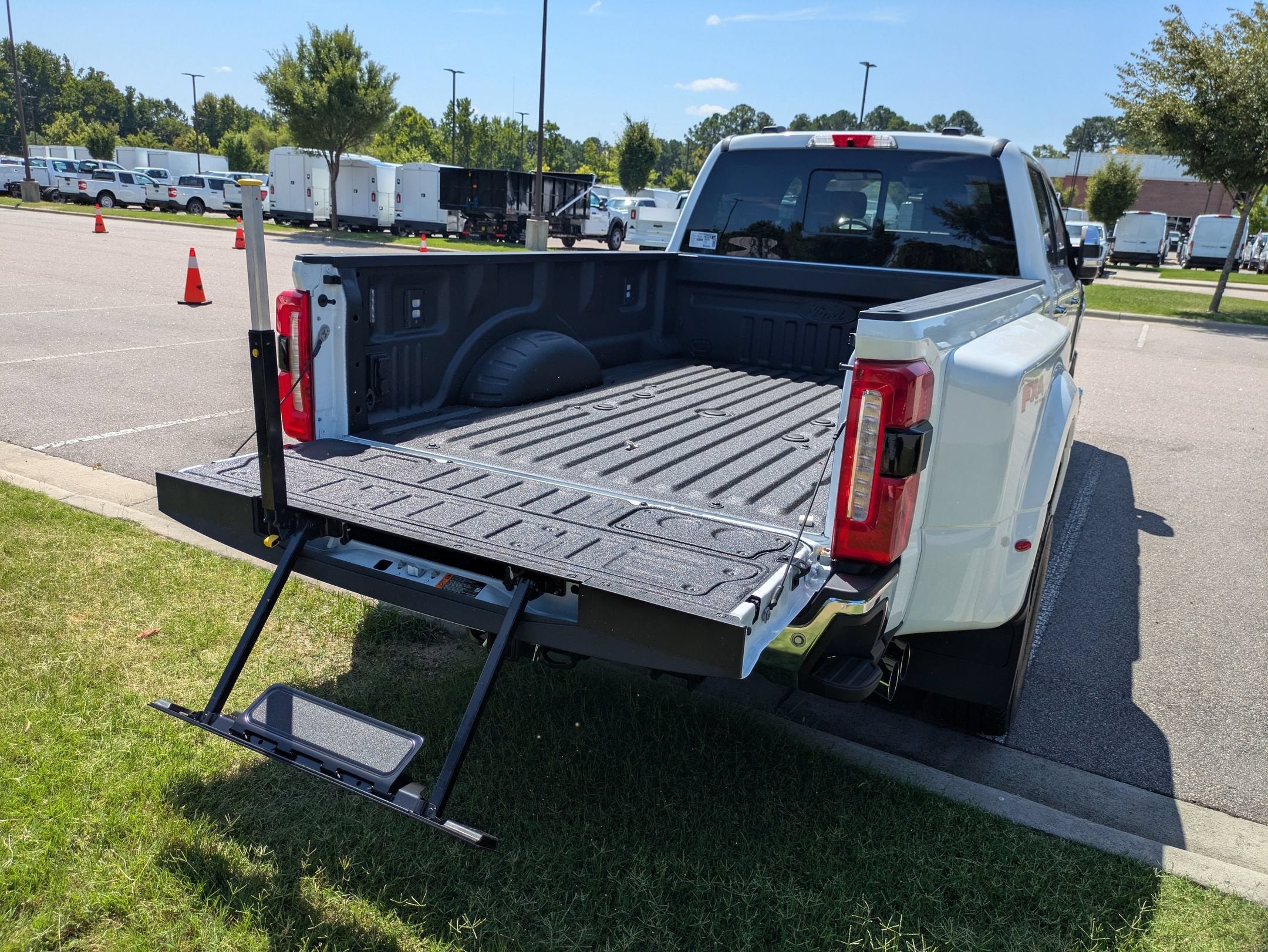 2026 Ford Super Duty F-350 DRW LARIAT