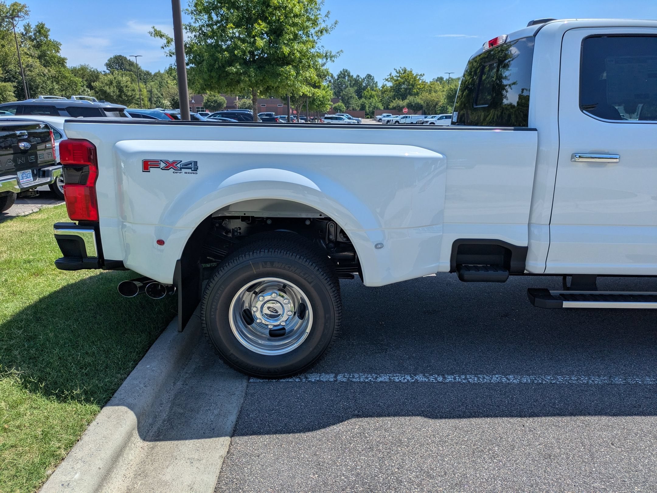 2026 Ford Super Duty F-350 DRW LARIAT