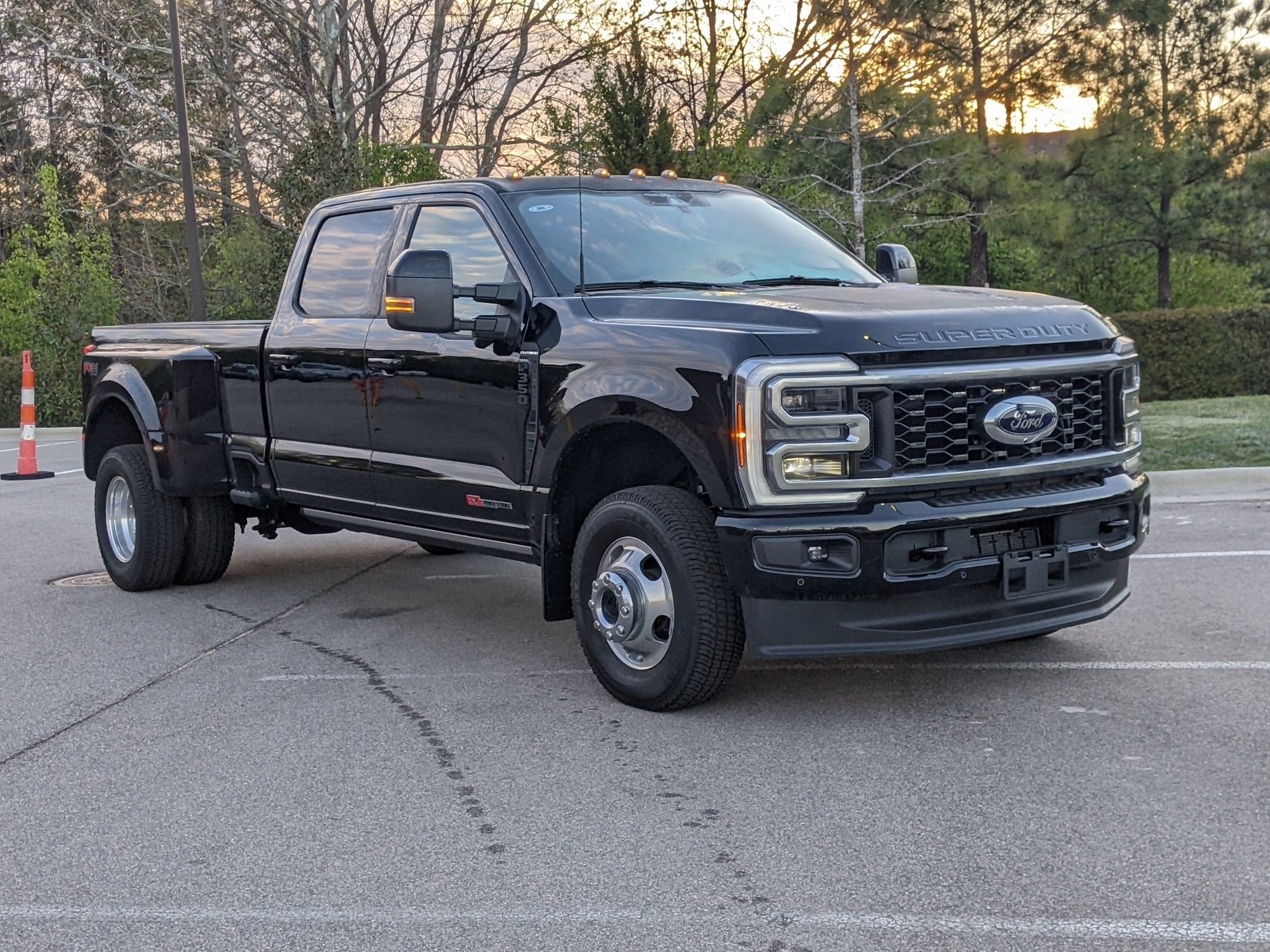 2025 Ford Super Duty F-350 DRW Platinum