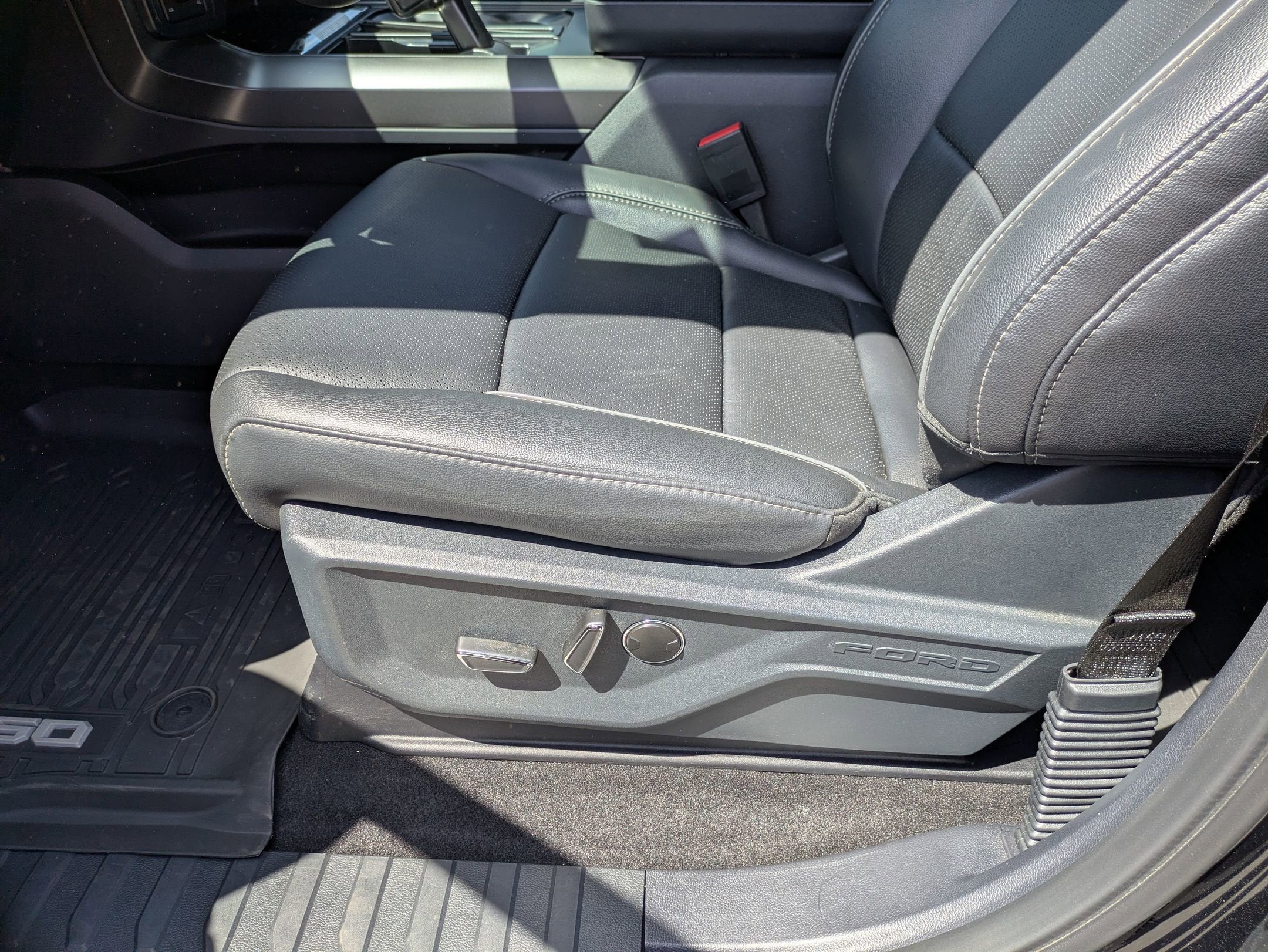 2026 Ford F-150 LARIAT - Crossroads Courtesy Demo