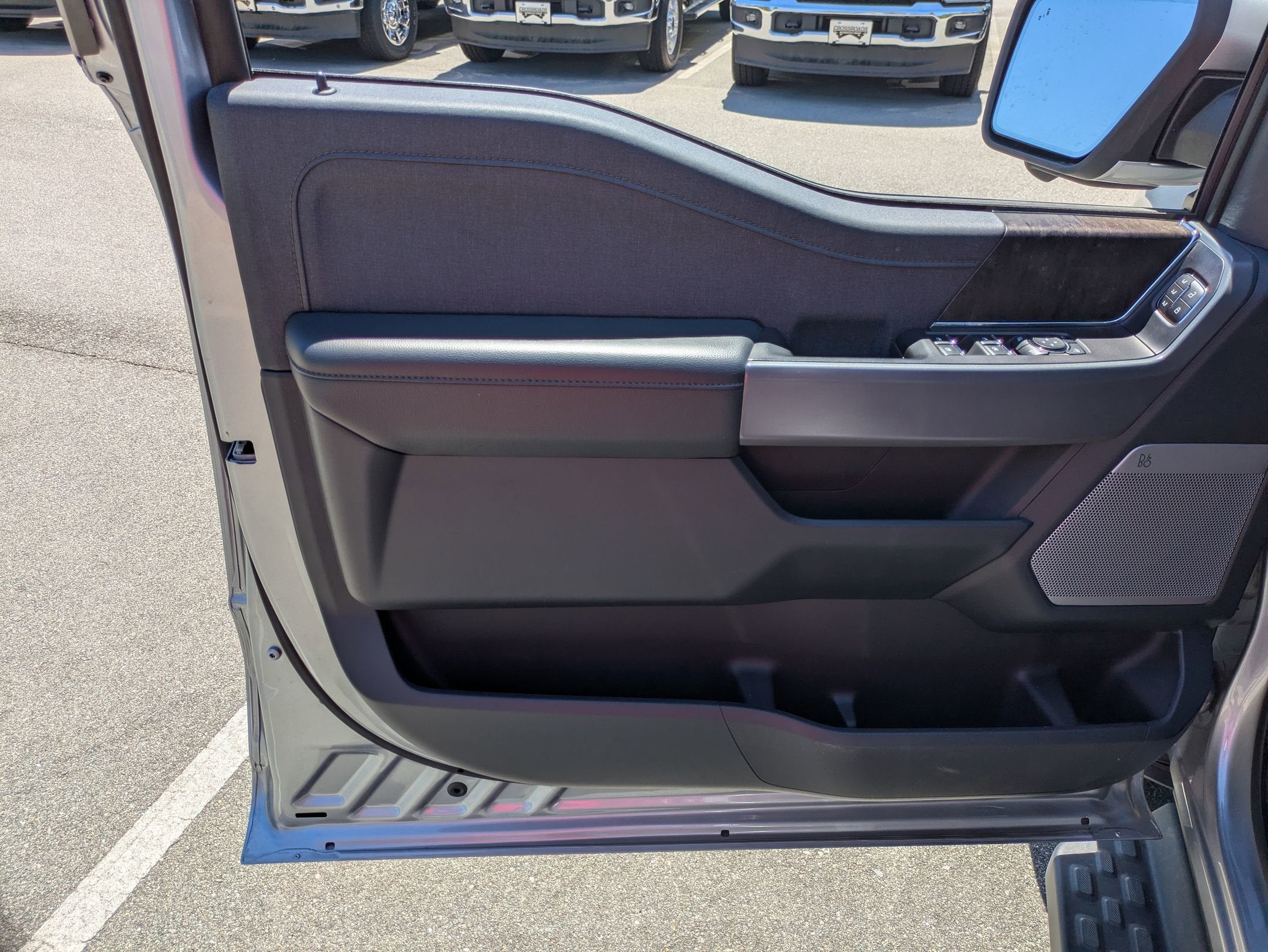 2023 Ford F-150 Lightning LARIAT