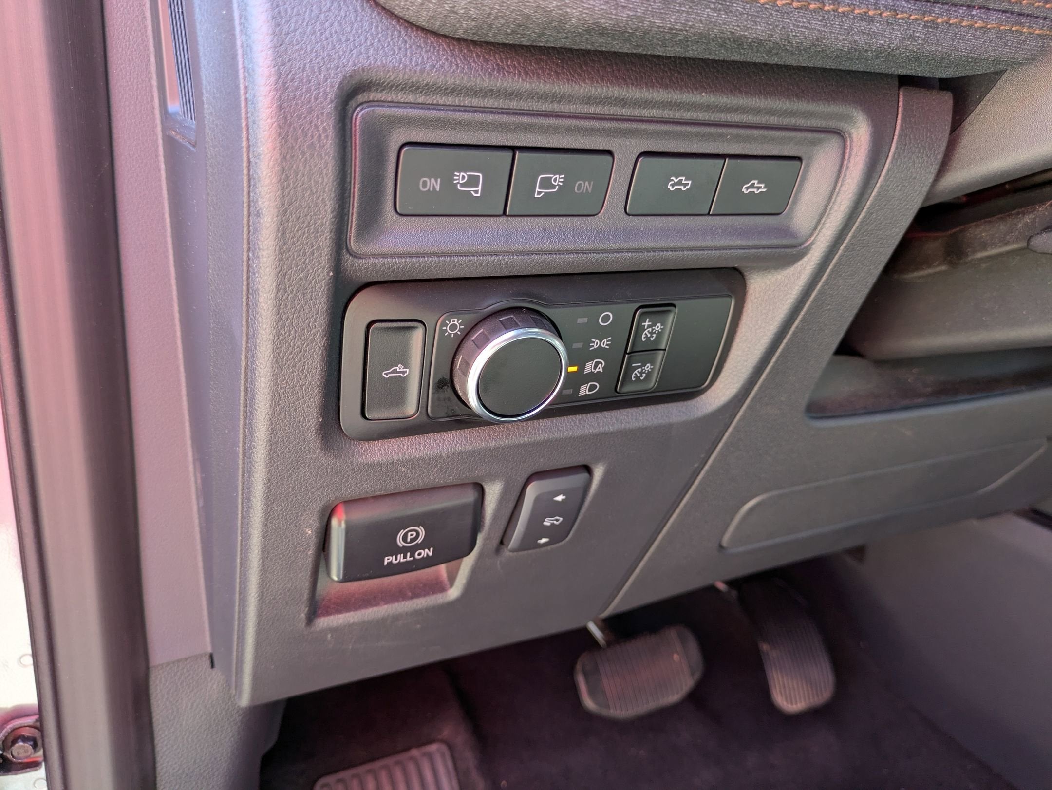 2023 Ford F-150 Lightning LARIAT