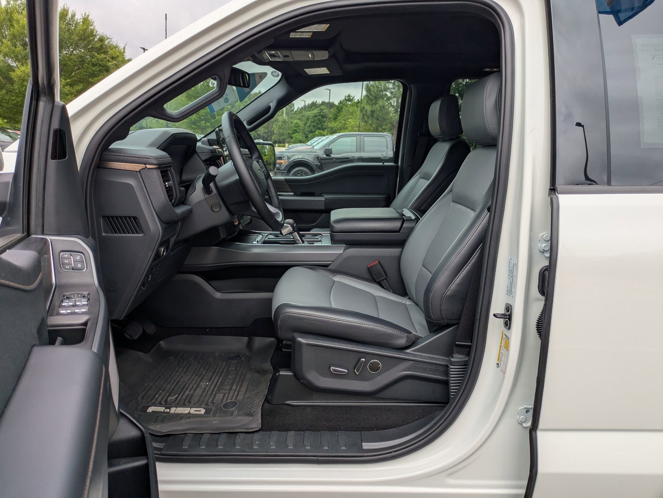 2025 Ford F-150 Lightning LARIAT