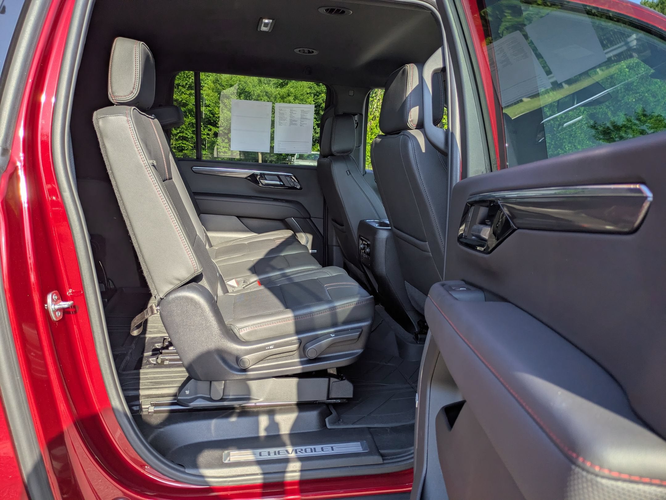 2025 Chevrolet Suburban RST