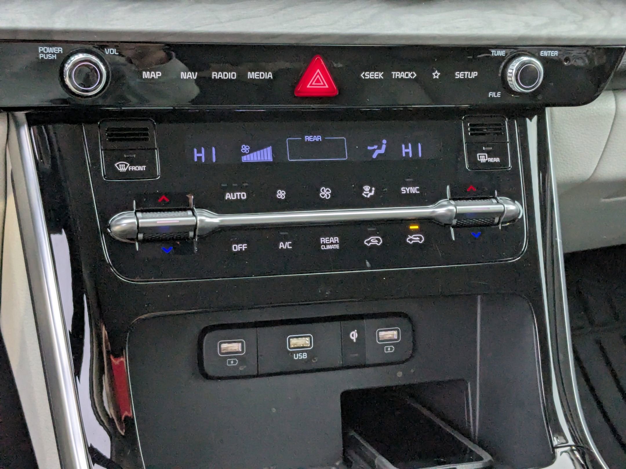 2024 Kia Carnival EX