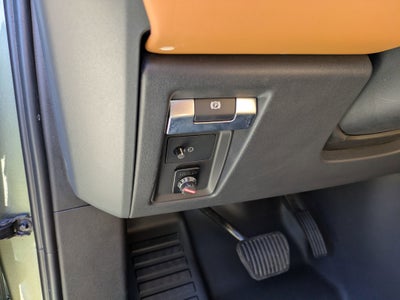 2024 Land Rover Defender X-Dynamic SE