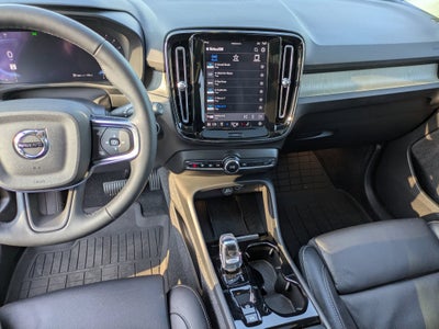 2023 Volvo XC40 Ultimate Dark Theme