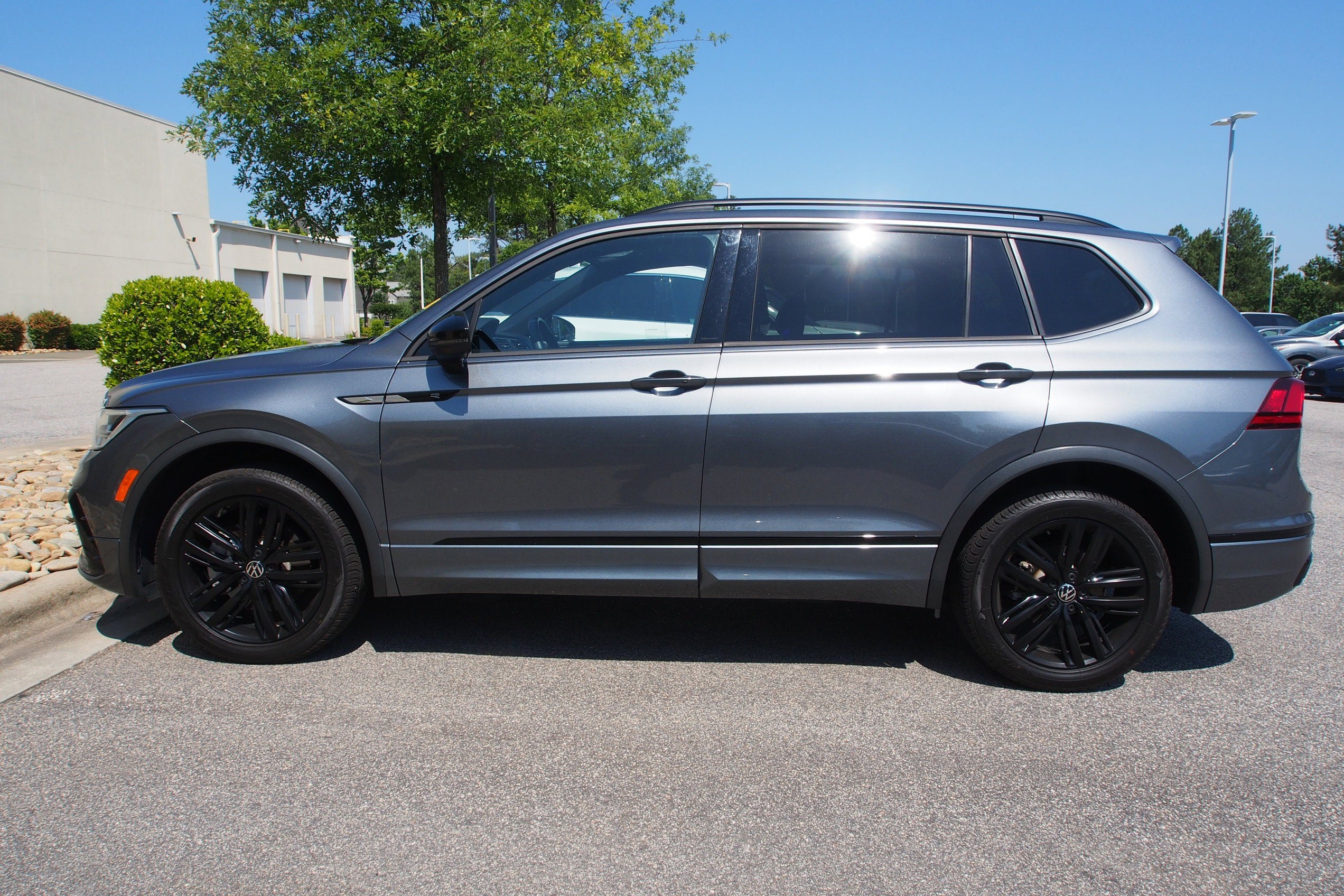 2022 Volkswagen Tiguan SE R-Line Black