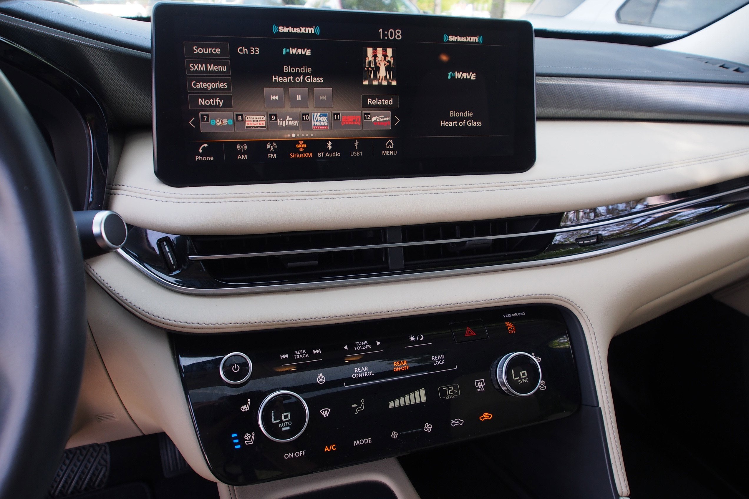 2023 INFINITI QX60 LUXE