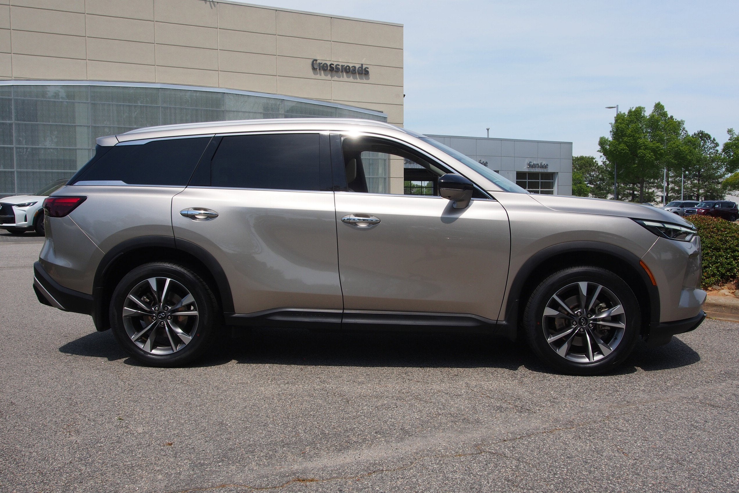 2023 INFINITI QX60 LUXE