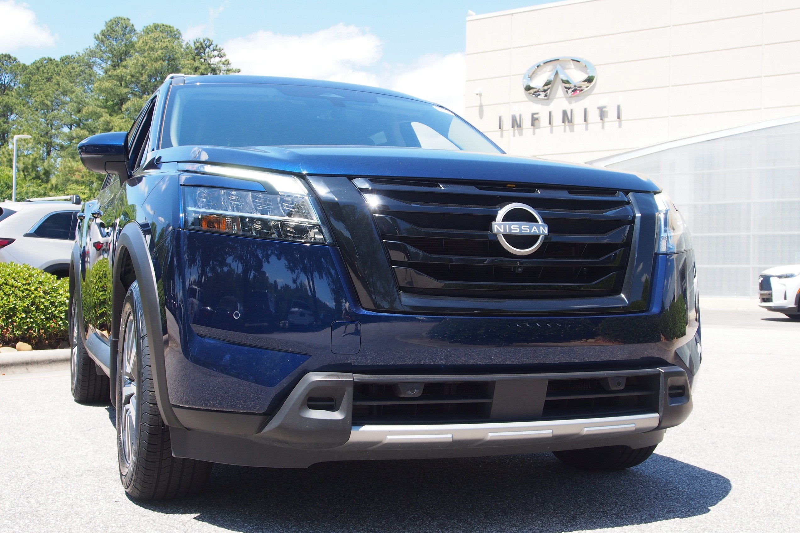 2024 Nissan Pathfinder SL