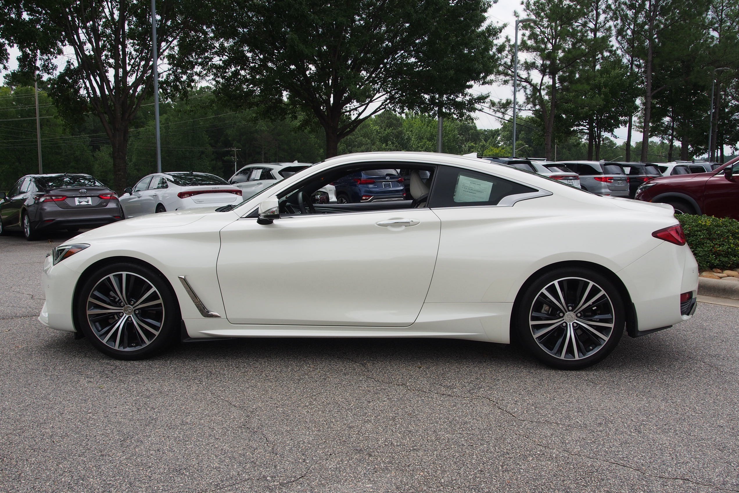 2022 INFINITI Q60 LUXE