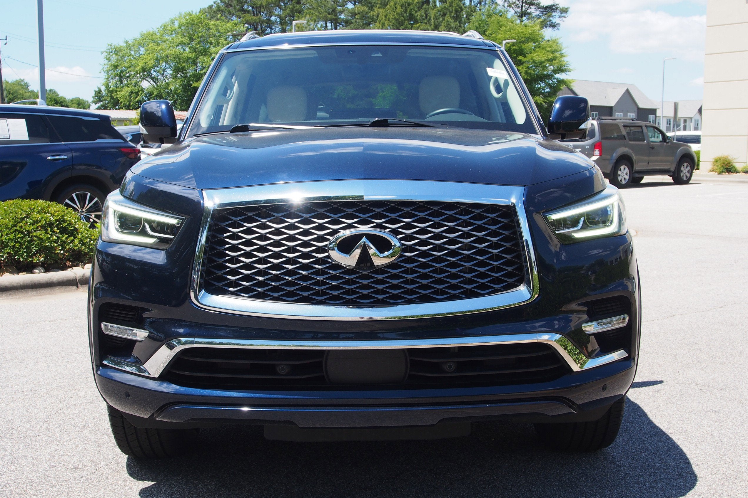 2023 INFINITI QX80 LUXE