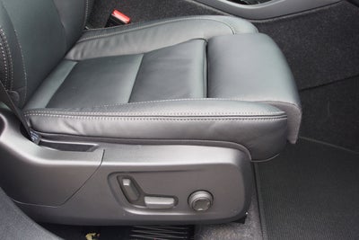 2023 Volvo XC40 Plus Dark Theme