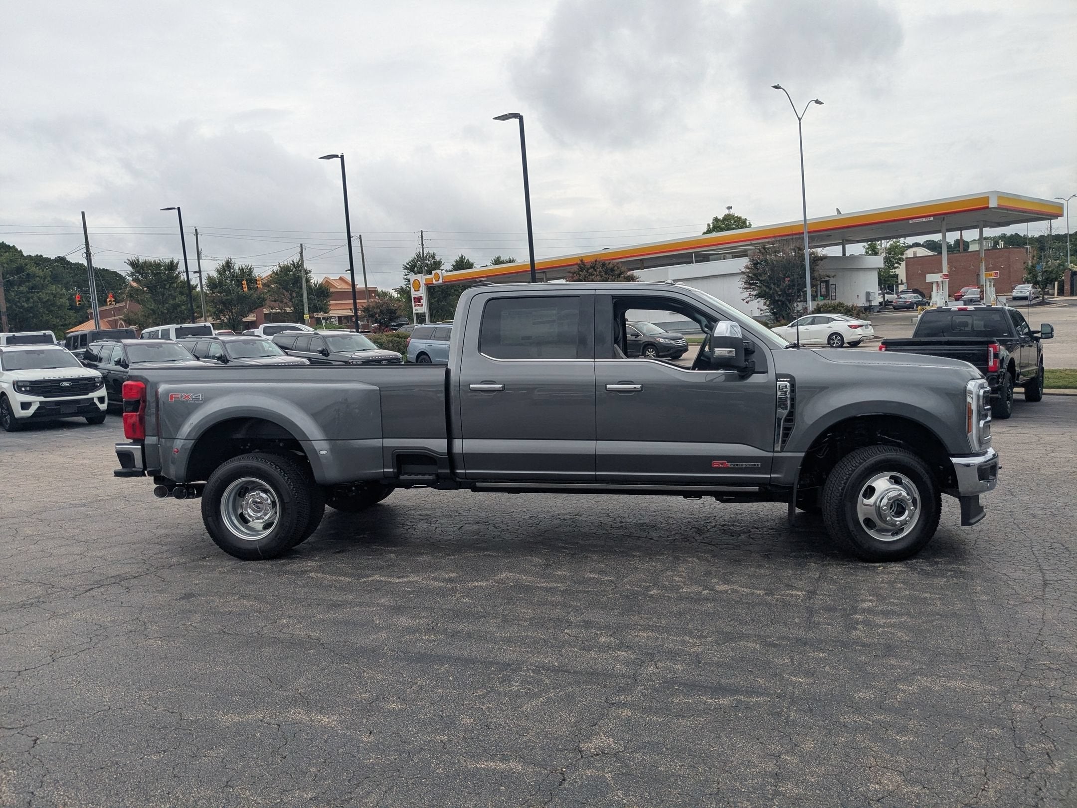 2026 Ford Super Duty F-350 DRW LARIAT