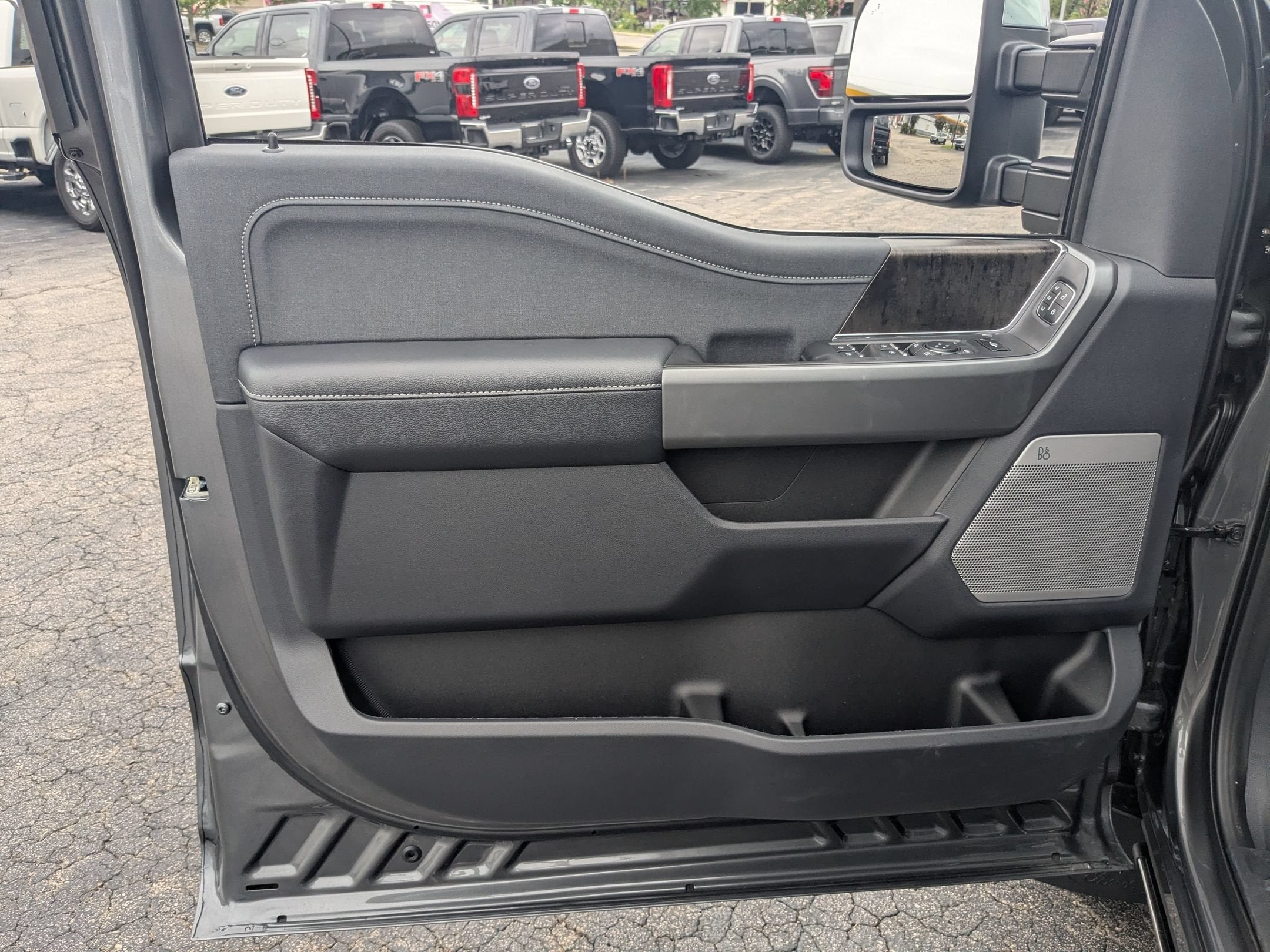 2026 Ford Super Duty F-350 DRW LARIAT