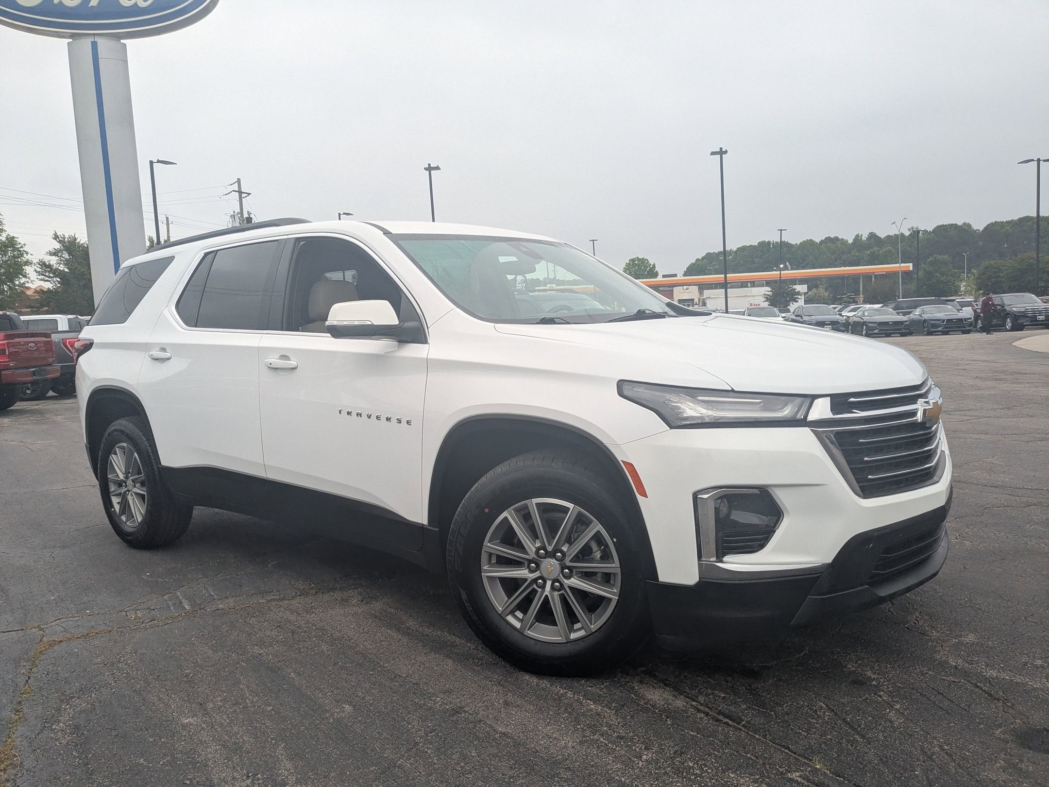 2023 Chevrolet Traverse LT Cloth