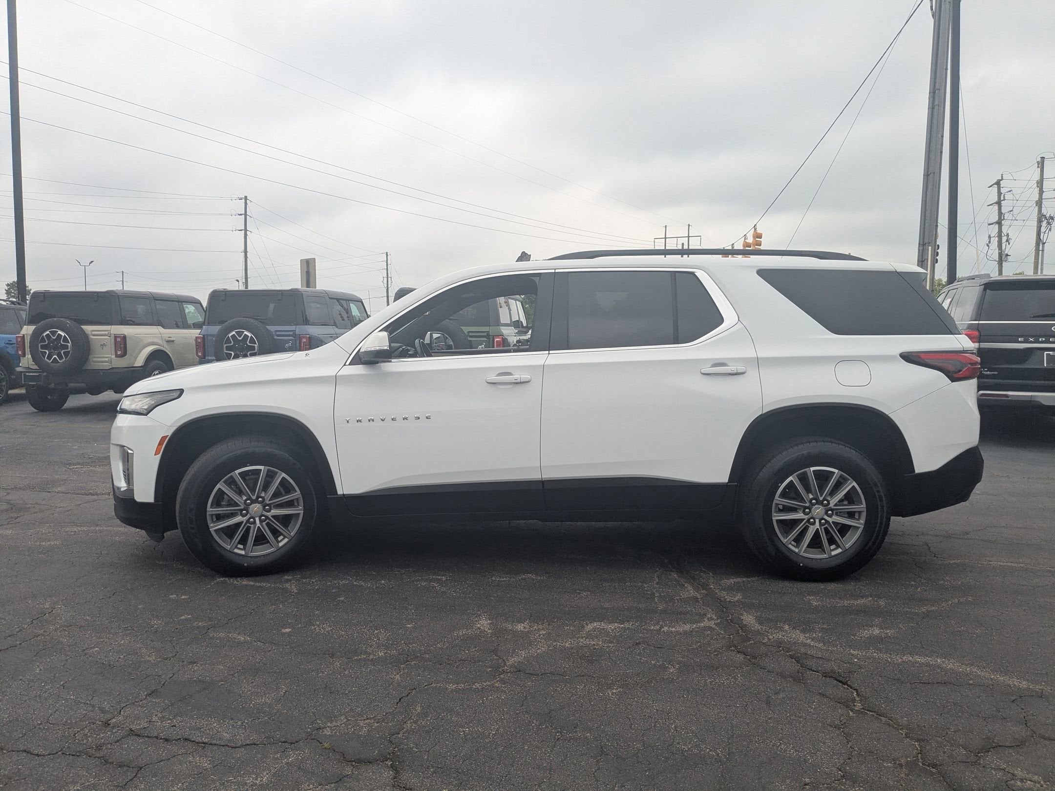 2023 Chevrolet Traverse LT Cloth