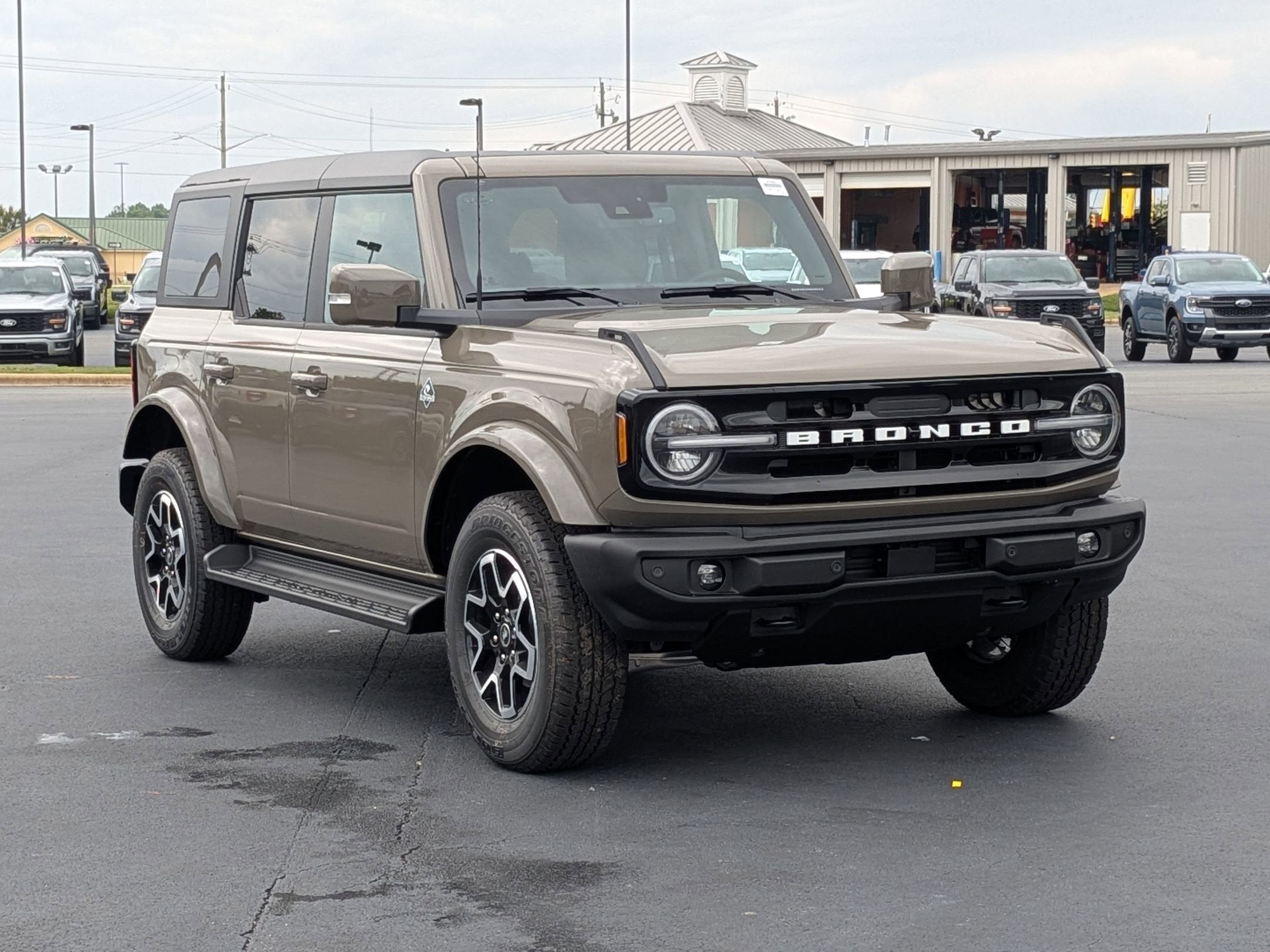 2025 Ford Bronco Outer Banks