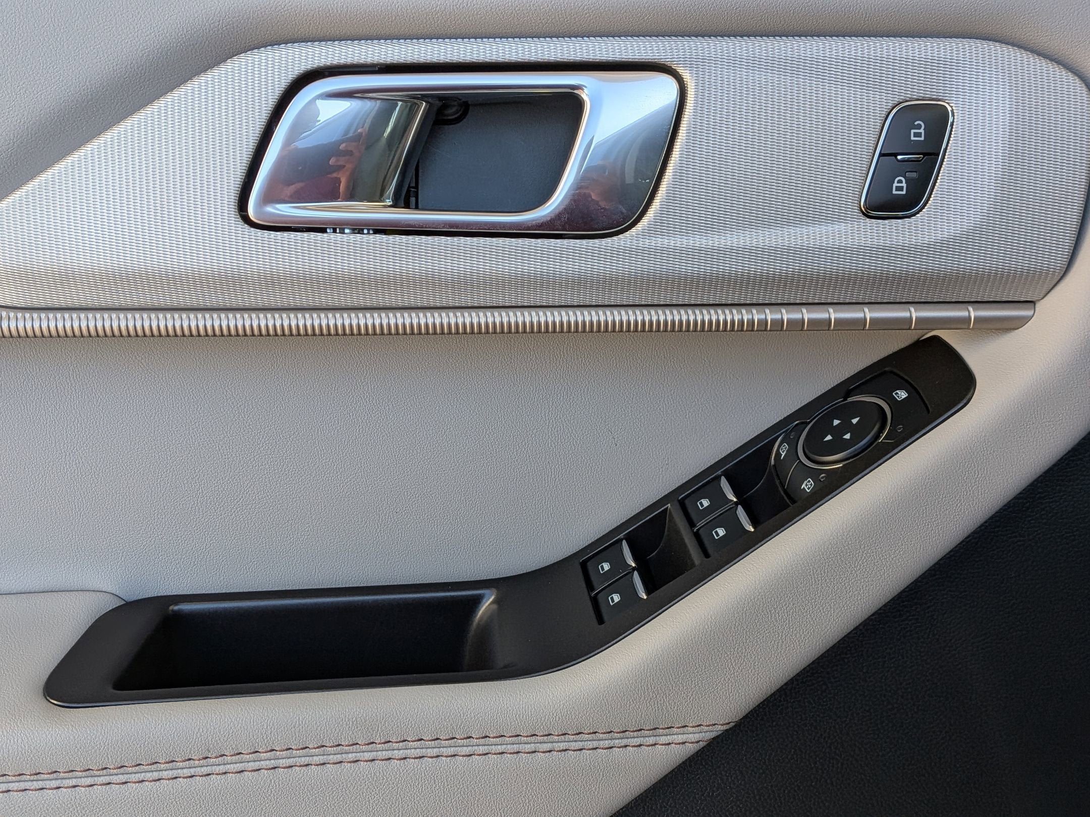 2026 Ford Explorer Active w/100A Pkg