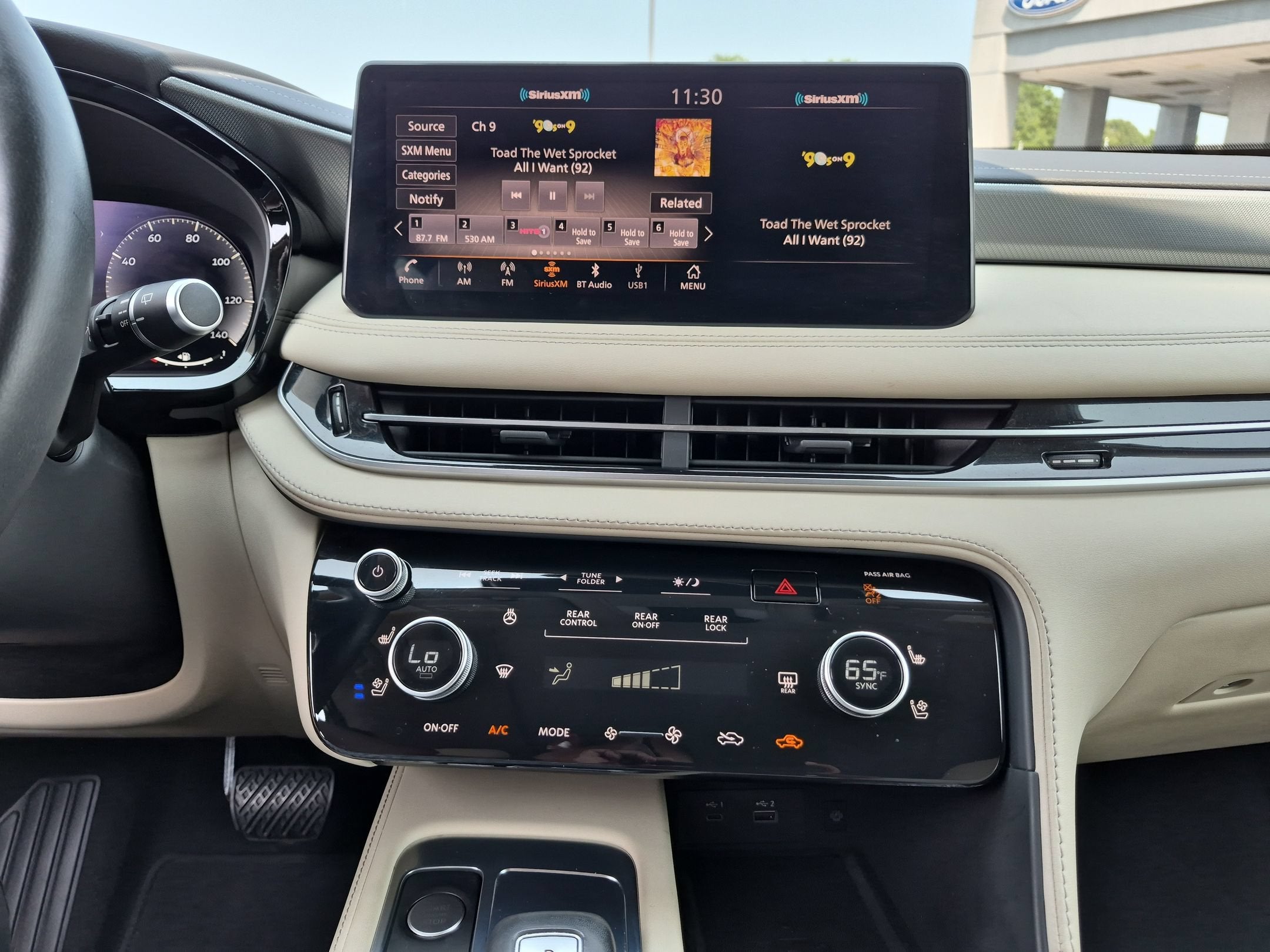 2023 INFINITI QX60 LUXE