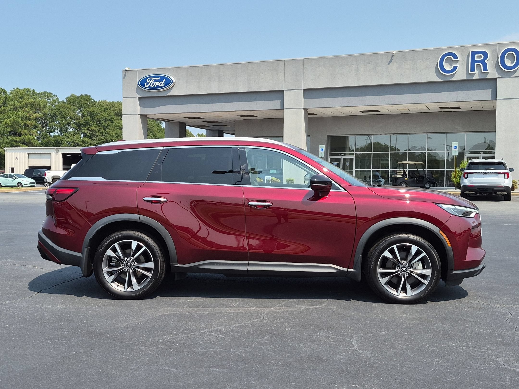 2023 INFINITI QX60 LUXE