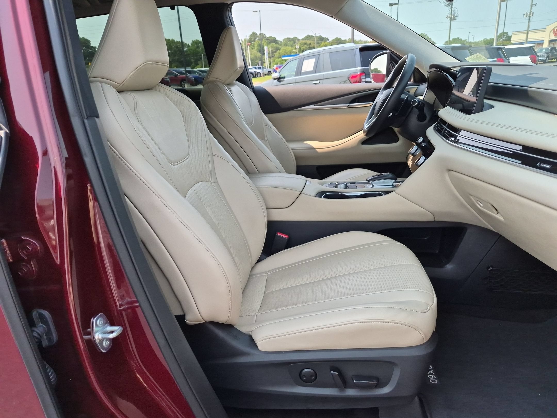 2023 INFINITI QX60 LUXE