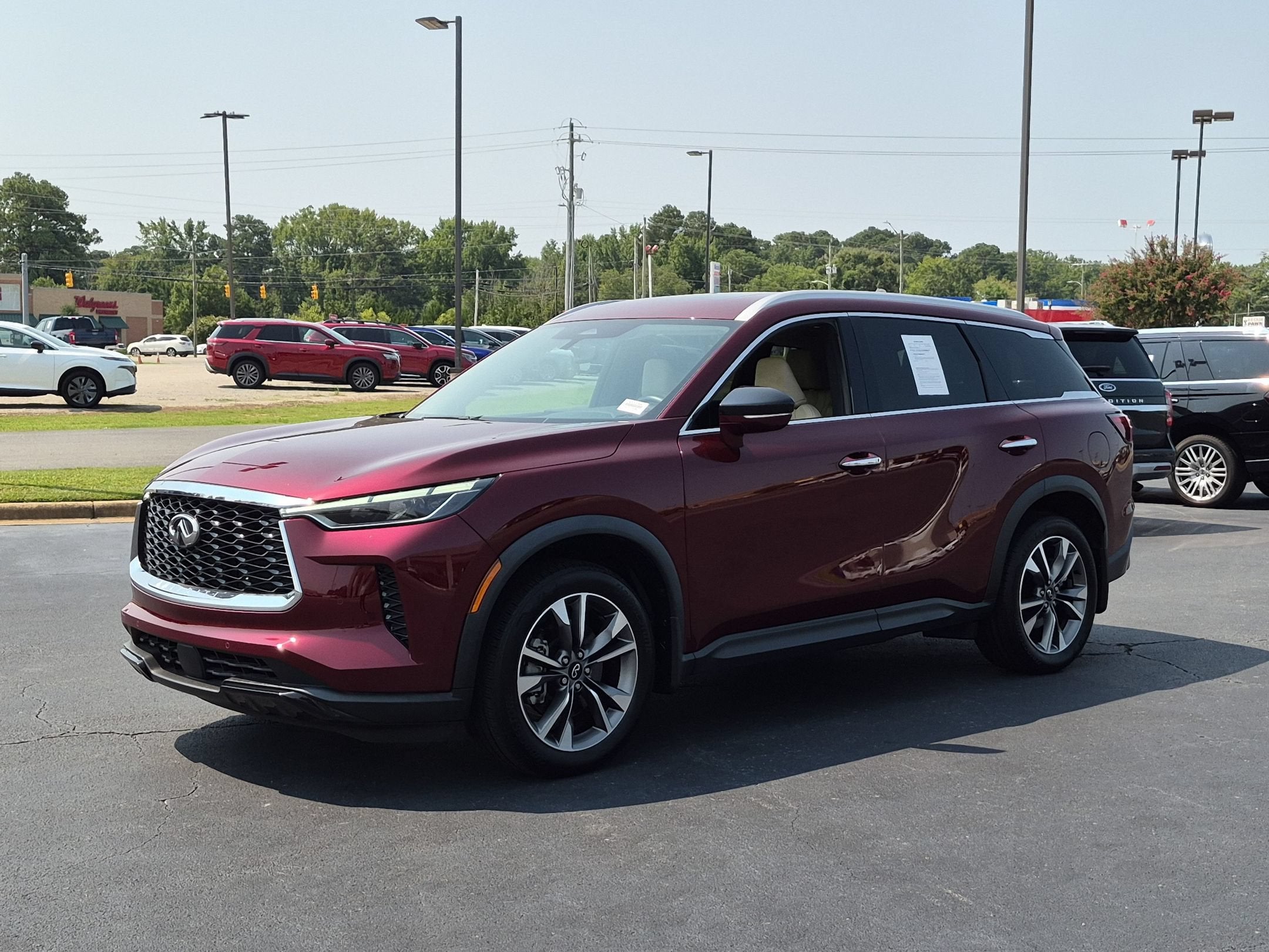 2023 INFINITI QX60 LUXE